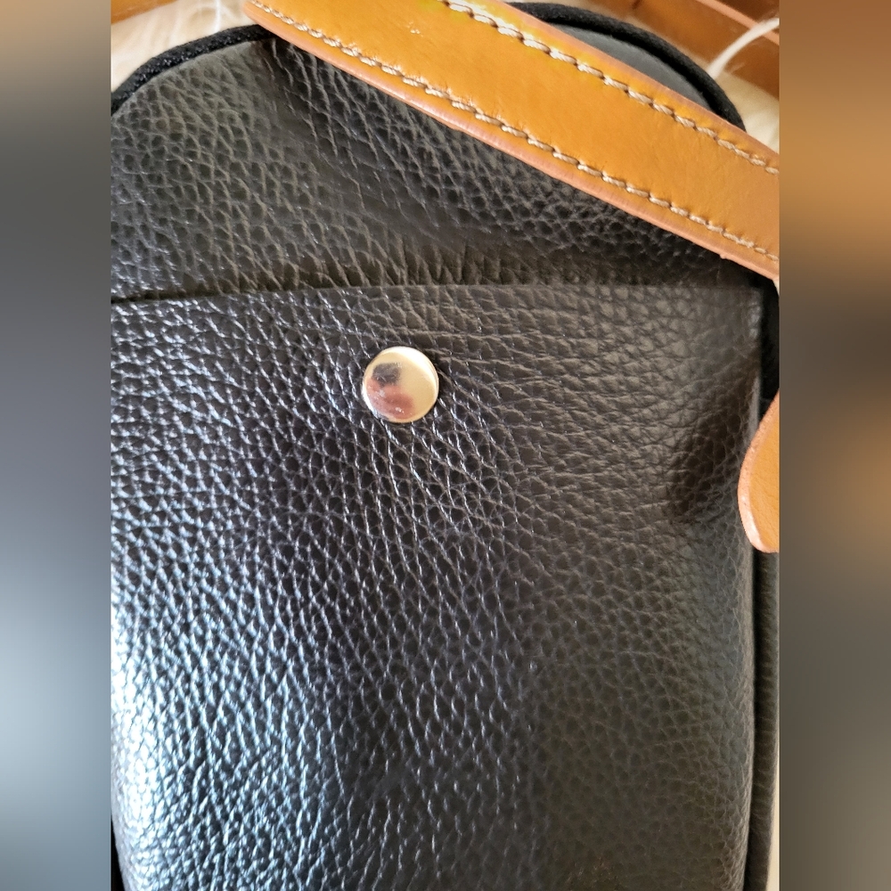 Divina Firenze Crossbody Italian Made Leather Black and Tan Small Bag - Picture 10 of 16